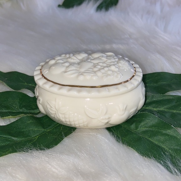 Vintage 1998 Lenox Fruits Of Life Handcrafted Porcelain Ceramic Trinket Box - Picture 3 of 17